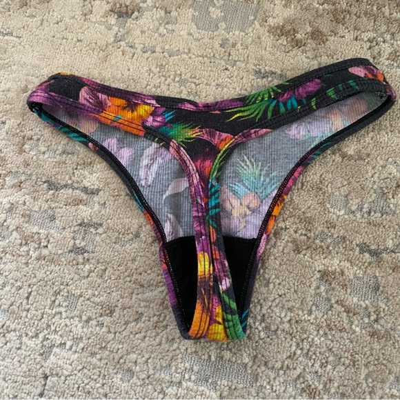 PINK Victoria's Secret Cotton Thong Exotic Print Ribbed: Small - Picture 7 of 7